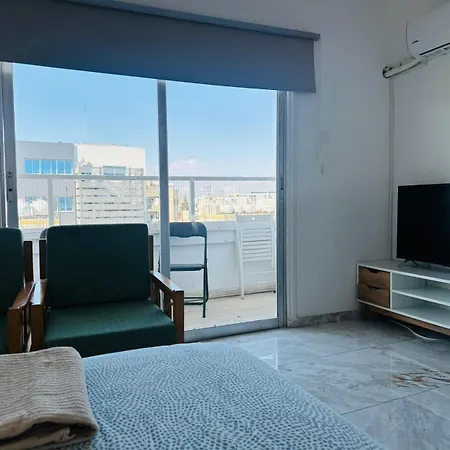 Rooms, 500m To Marina בית אירוח *