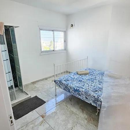 Rooms, 500m To Marina *