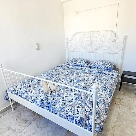 Rooms, 500m To Marina