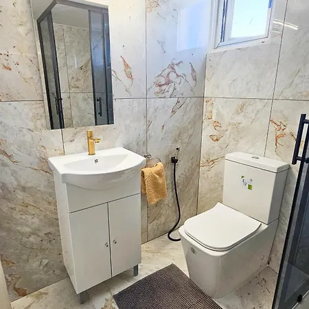 Rooms, 500m To Marina * لارنكا