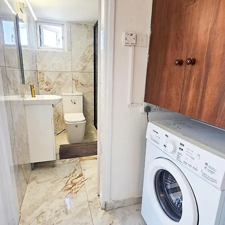 Rooms, 500m To Marina * لارنكا