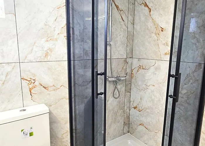 Rooms, 500m To Marina ラルナカ