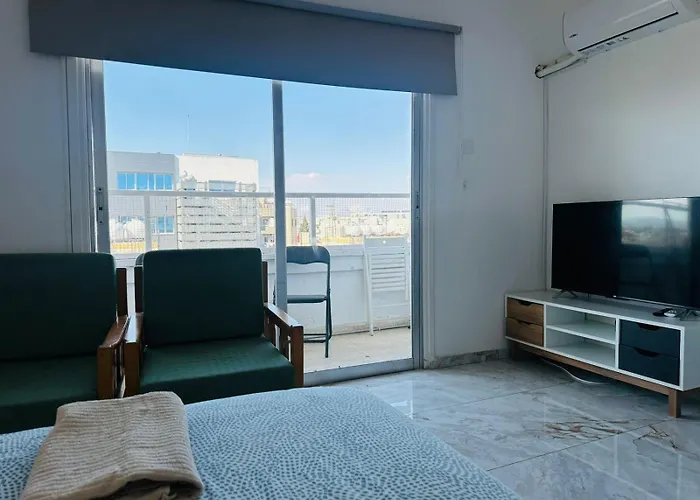 Rooms, 500m To Marina ホームステイ *