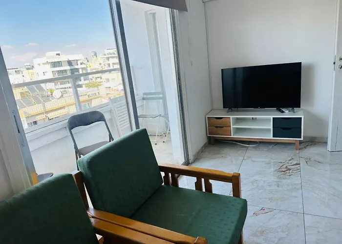 Privat bolig Rooms, 500m To Marina Larnaca